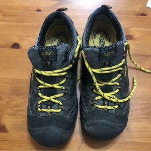 Keen steel toe shoes